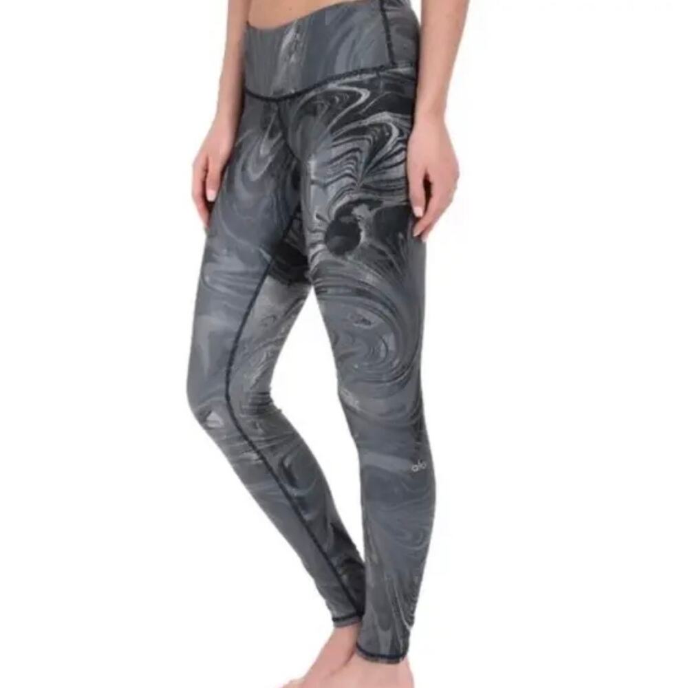 SOLD 💕Alo Yoga Women’s Airbrush Legging in Black Marble Size Small - Picture 1 of 15